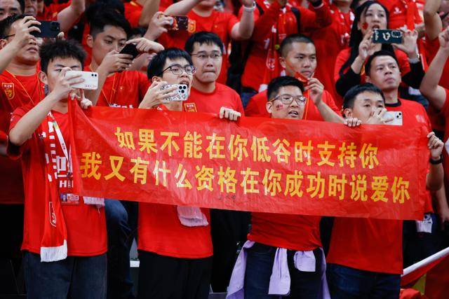 李凯尔0分赵睿17分 中国男篮不敌塞尔维亚